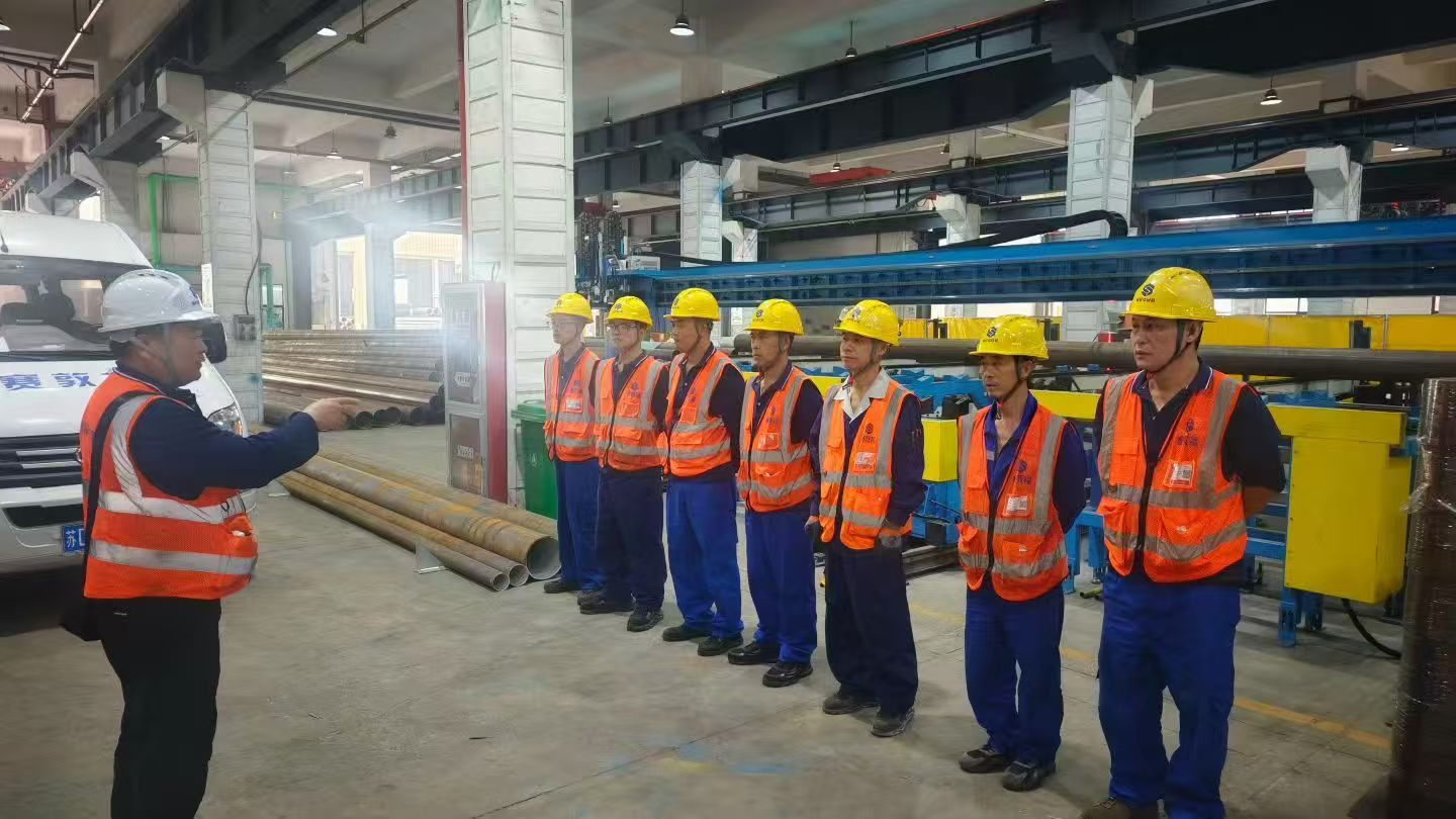 嘉诚达技术工程师团队探讨加工工艺方案