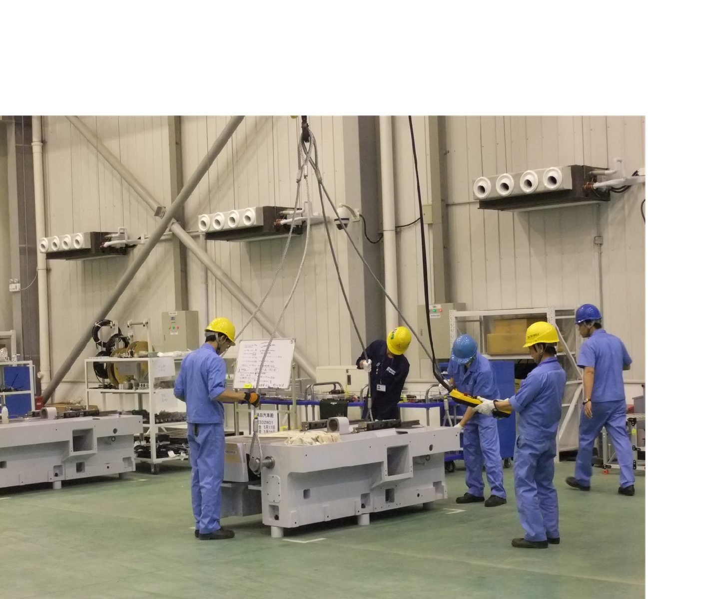 嘉诚达驻场工程师在客户工厂调试安装大件龙门加工中心